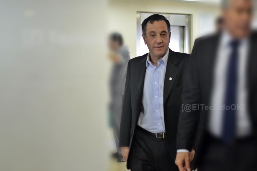 Finocchiaro dijo que las 100 mil netbooks halladas en un depósito serían distribuidas en marzo