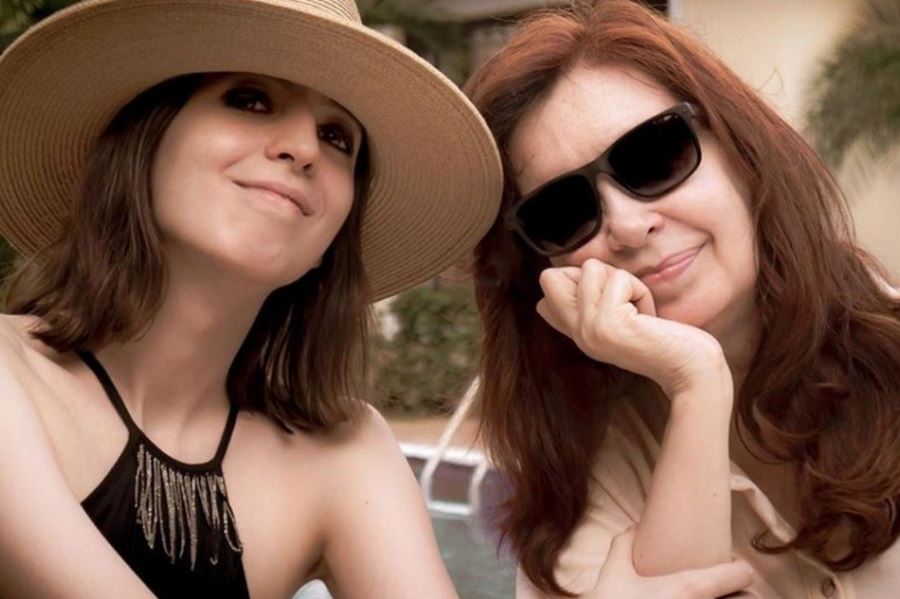 Cristina Kirchner publicó la primera foto de su hija Florencia desde su internación en Cuba