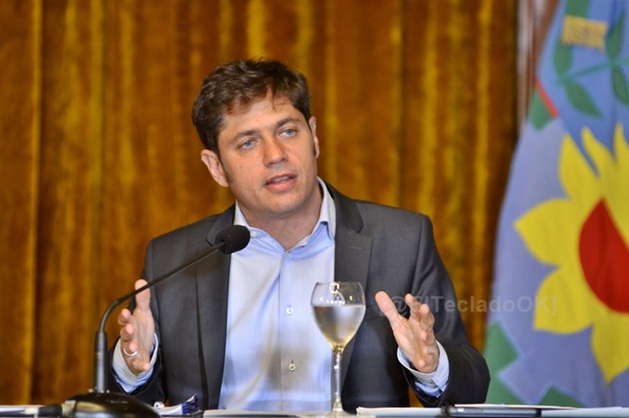 Kicillof firmó un aumento por decreto para los estatales mientras continúan las mesas paritarias