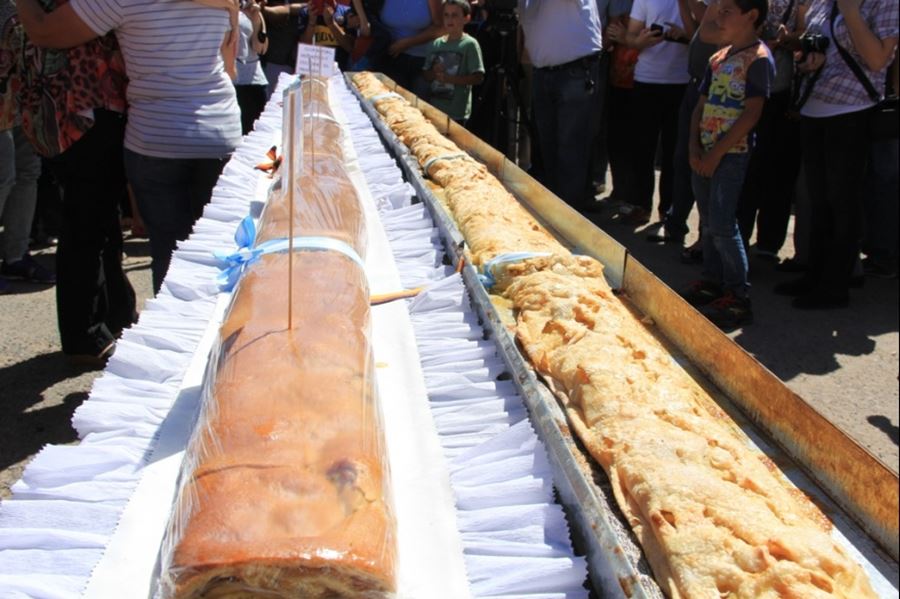 A pura fiesta con 55 metros de strudel en Coronel Suárez