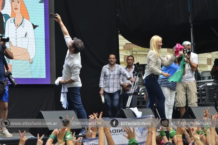 En fotos: Kicillof cerró el acto por el #8M en un acto público en La Plata