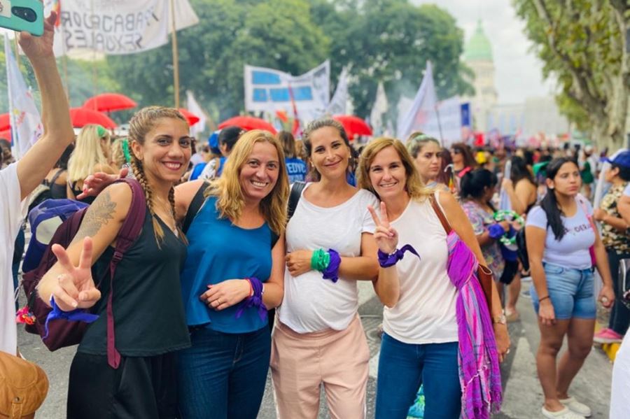 Legisladoras marcharon en el 9M: “Estamos ante un nuevo Gobierno que ya decidió tener a la mujer como protagonista"