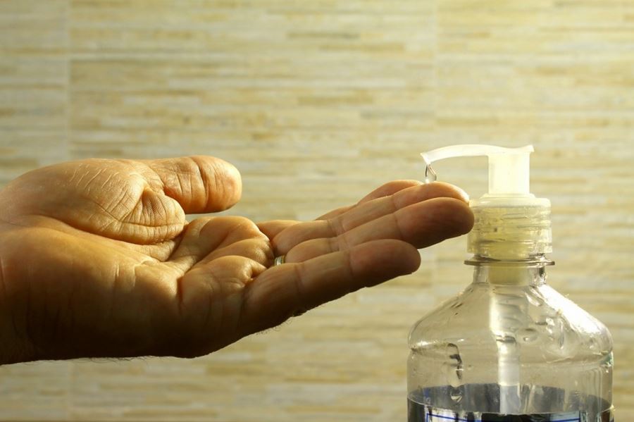 Coronavirus: Ordenan retrotraer los precios del alcohol en gel al 15 de febrero y garantizar su abastecimiento