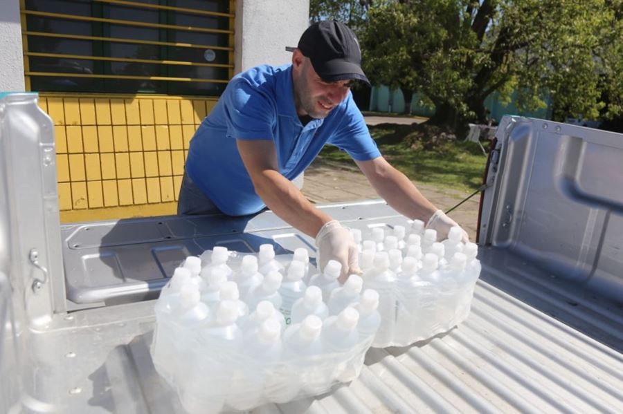 Coronavirus: en La Plata, intensifican la producción de alcohol al 70% para proveer a dependencias públicas