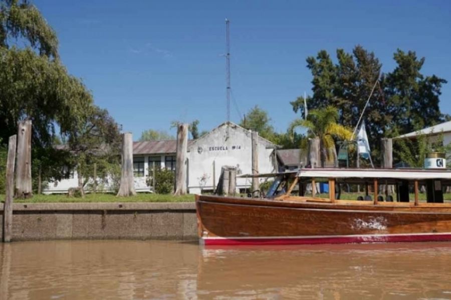 La Provincia envió la primera lancha con asistencia alimentaria y sanitaria a la isla Martín García