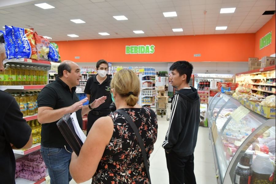 Varela: Clausuran supermercados que remarcaban precios y cobraban por el uso de la tarjeta Alimentar