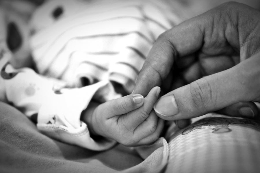 Violencia obstétrica en tiempos de coronavirus: "El momento más feliz de mi vida se convirtió en un mar de lágrimas"