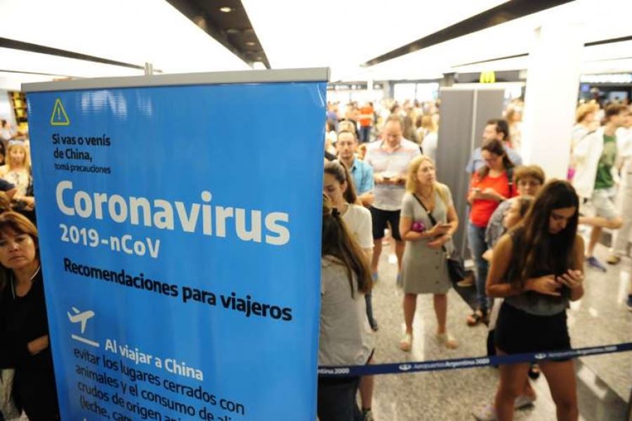 El Gobierno habilitará el arribo de más de 200 médicos cubanos para atender el pico de la pandemia