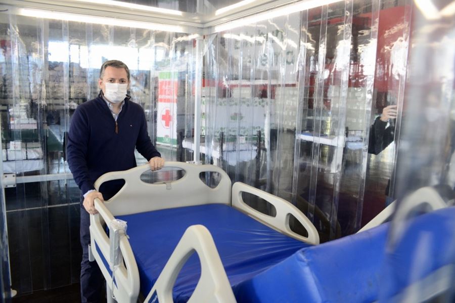 Fernando Gray supervisó la instalación de dos módulos de aislamiento
