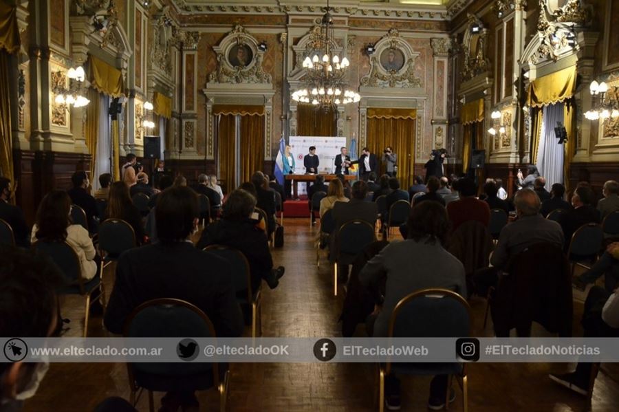 En fotos: El gobernador Kicillof puso en funciones al flamante ministro, Andrés Larroque