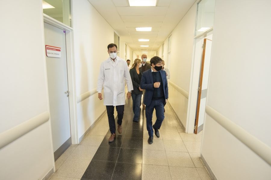 Kicillof visitó el hospital de Cañuelas y participó del comité de emergencia local