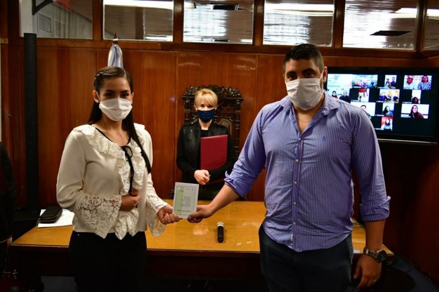 Casamientos virtuales en Córdoba: “No hay beso, pero si aplausos, emociones y llantos”