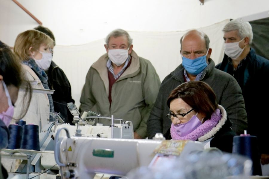 En Coronel Suárez, un grupo de mujeres fabrica 7 mil barbijos por día
