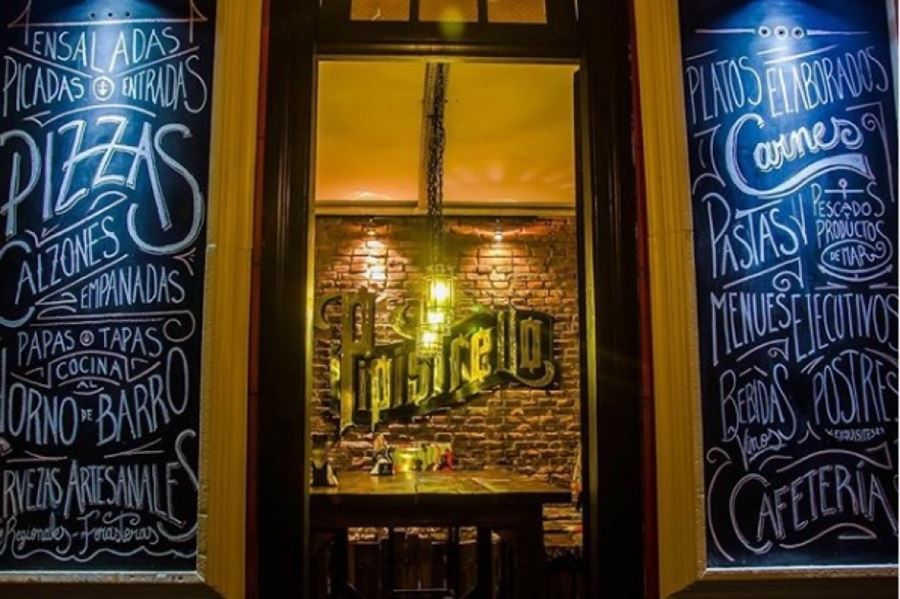 Empresarios que se reinventan para mantener viva su esencia: El caso de Pipistrello, de resto platense a guía gastronómica