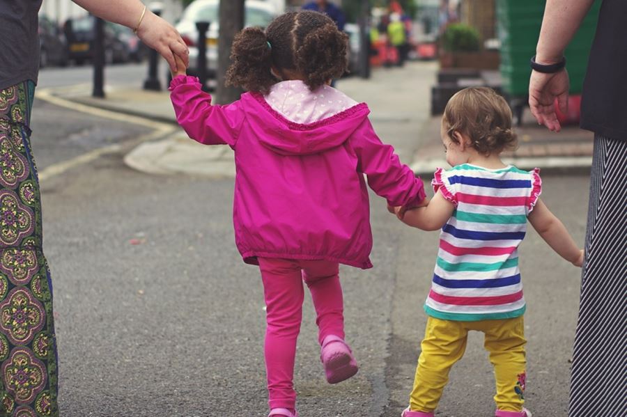 En La Plata, proponen cortar las calles los domingos para que los niños puedan jugar al aire libre
