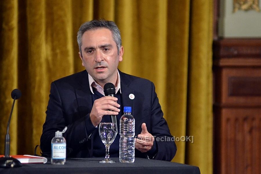 Andrés Larroque: "Sería muy soberbio creer que tenemos algún grado de dominio sobre lo que va a venir"