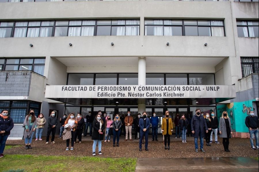 Kicillof visitó el centro de telellamadas de la UNLP que realiza seguimiento a contactos estrechos de COVID19