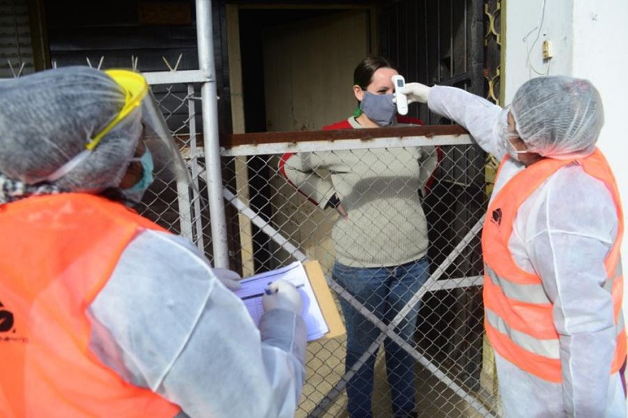 Operativos de control de febriles puerta a puerta en Echeverría