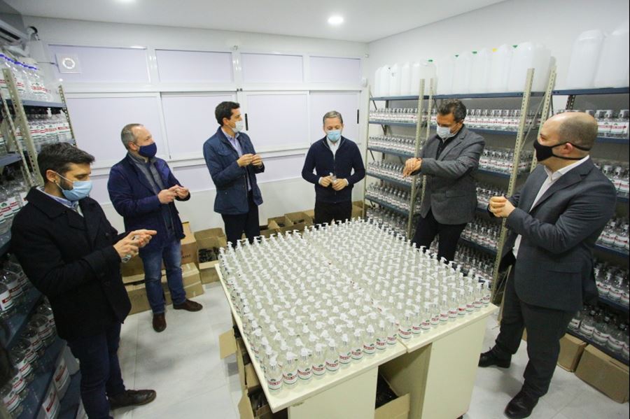 Gray inauguró el primer laboratorio municipal para la detección de casos positivos de covid-19