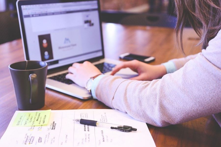 El gobierno lanzó una línea de créditos para que docentes puedan acceder a computadoras