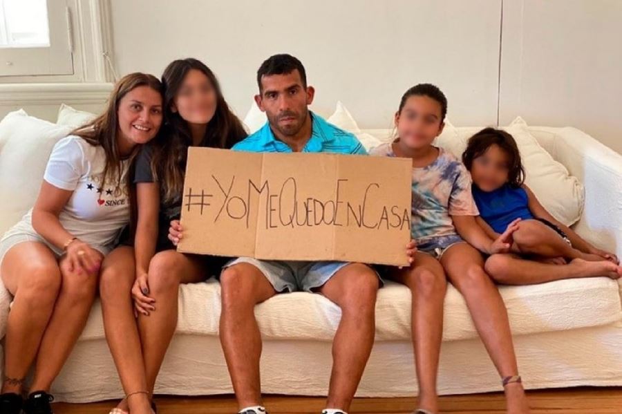 Carlos Tevez se reunió con el intendente de Maipú y aclaró: "Es mentira que jugué un picado"