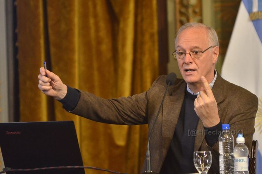 Pichetto trató a Gollan de doctor Muerte y el ministro no dudó en responderle: "Que se dedique a la abogacía"