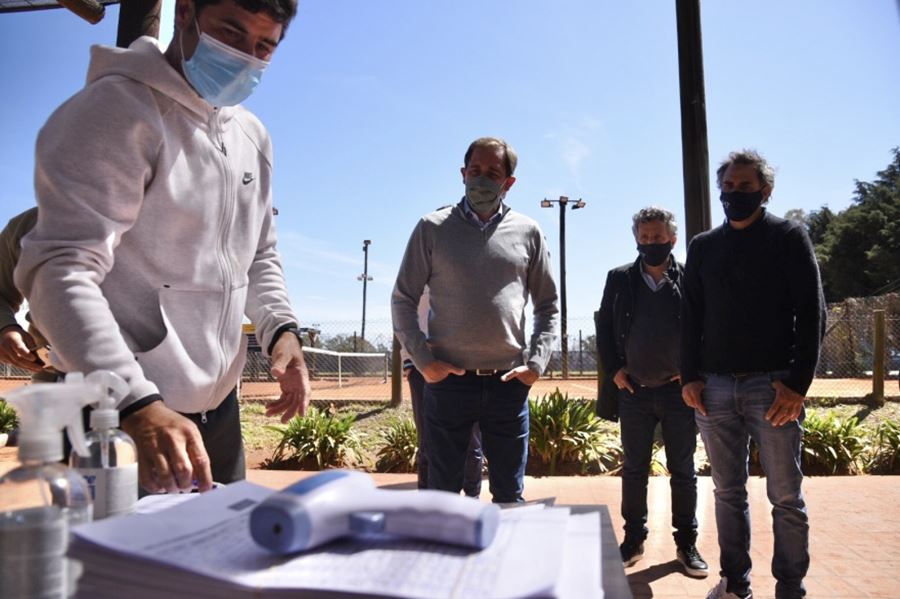 La Plata: Garro y Mariano Zabaleta supervisaron la vuelta del tenis con protocolos