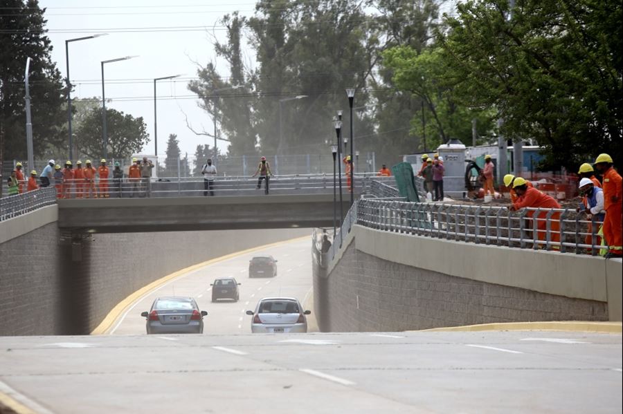 Obra del paso bajo nivel: Habilitan la rampa de Avenida 32 para el cruce de vehículos
