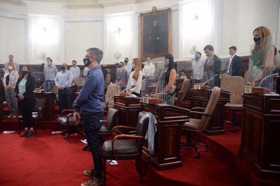 El Concejo volvió a sesionar en el recinto y lamentó la muerte de Diego Maradona