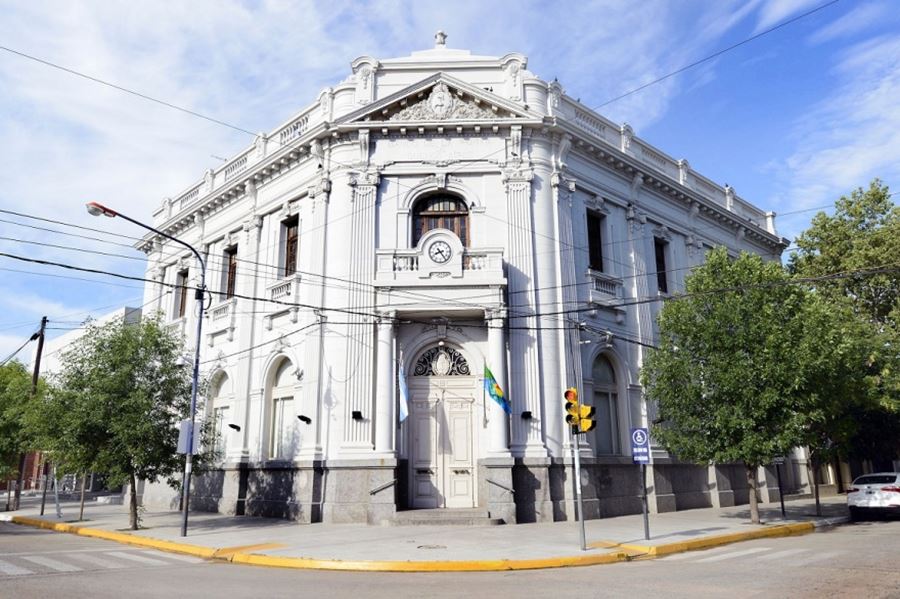 Desde el 1 de diciembre, los bancos empezarán a atender más temprano en la provincia