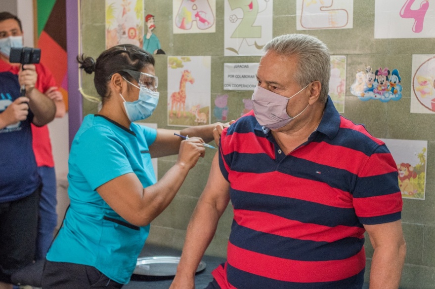 Zurro y Alessandro, los otros dos intendentes mayores de 60 que ya se vacunaron contra el coronavirus