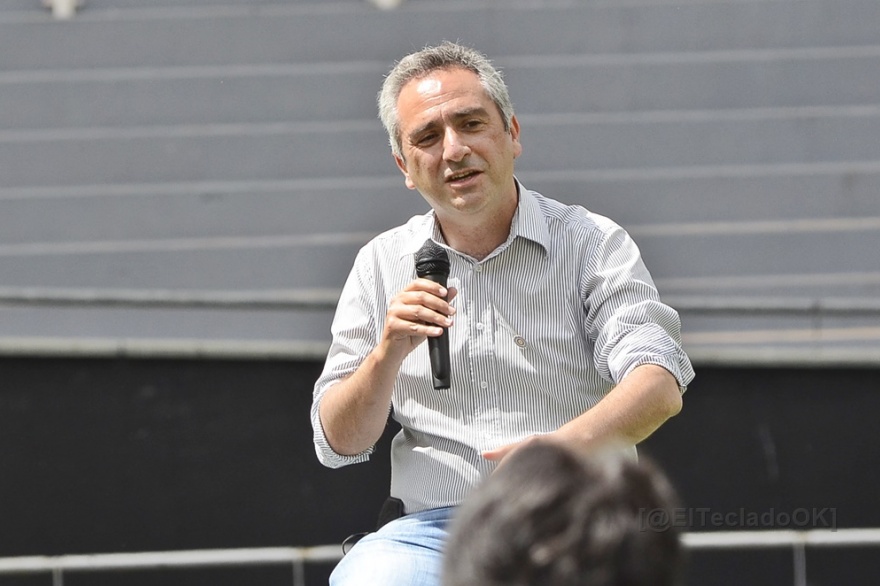 El ministro Larroque dio positivo para coronavirus