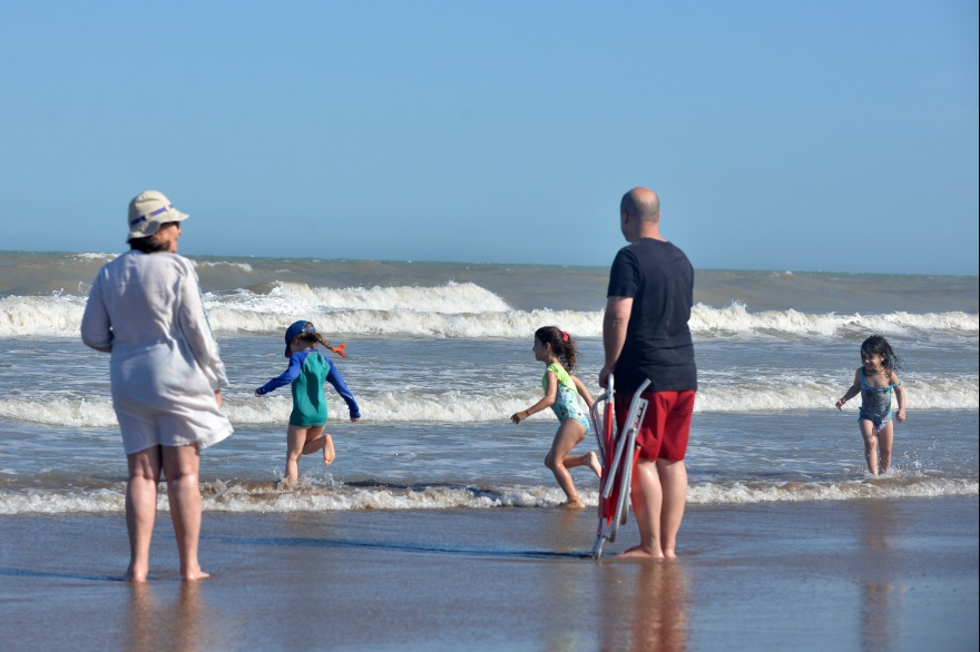 Para apuntalar la temporada, Gesell lanza la campaña de beneficios "Quedate Verano"