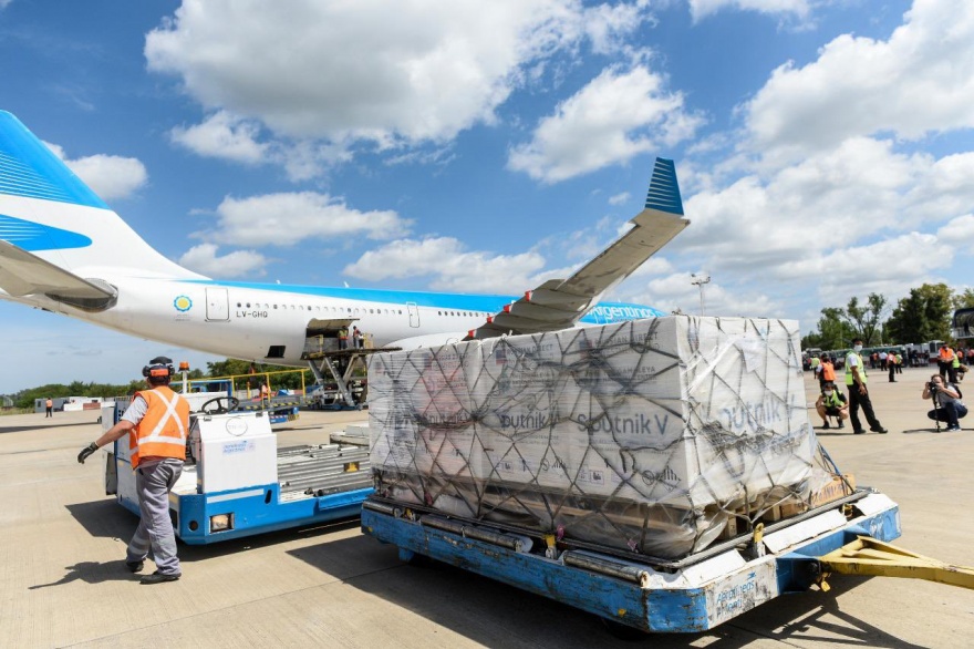 Esta noche sale el cuarto vuelo rumbo a Rusia para traer más vacunas