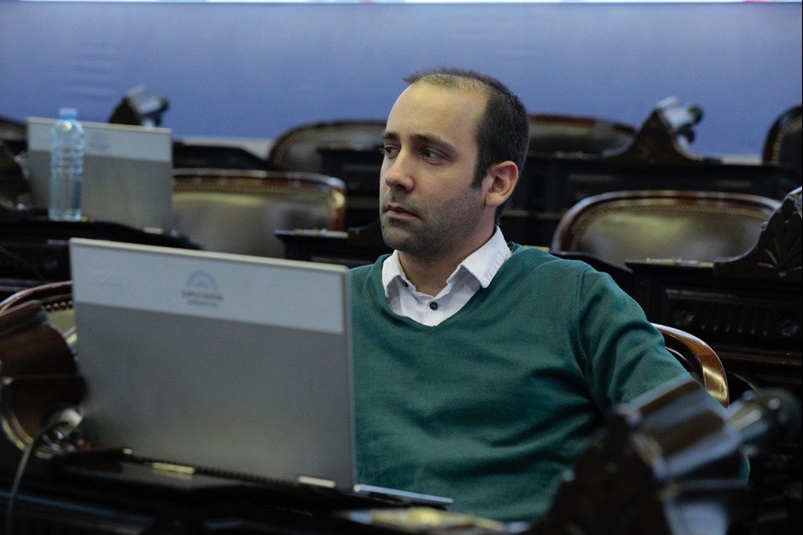 Presentan un proyecto de ley para extender licencias por paternidad a 30 días