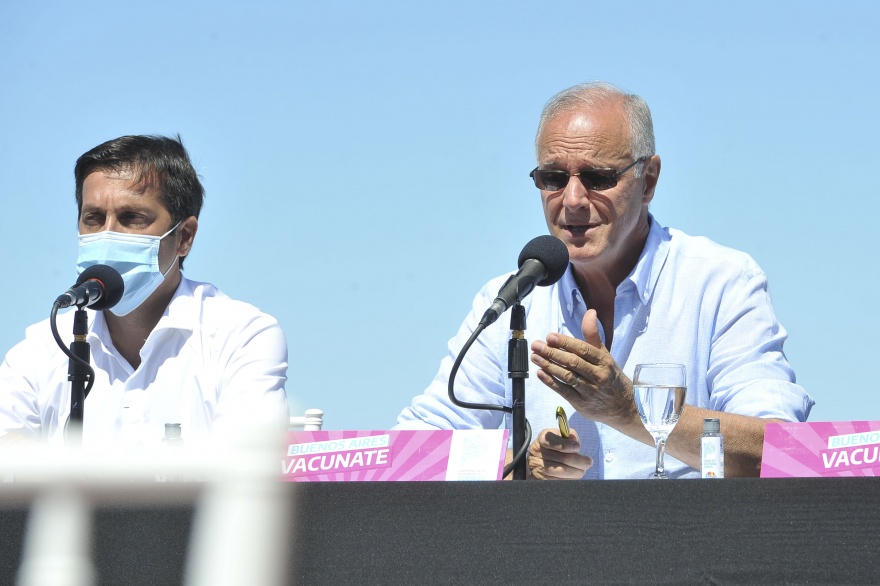 Gollan anticipó pedidos de informes por las vacunas y aclaró: "El Estado no le hace un favor a nadie"