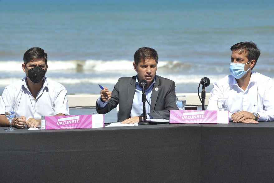 En medio de la polémica, Kicillof ironizó: “Pasé de ser un loco que se inyectaba veneno, a un vacunado VIP"