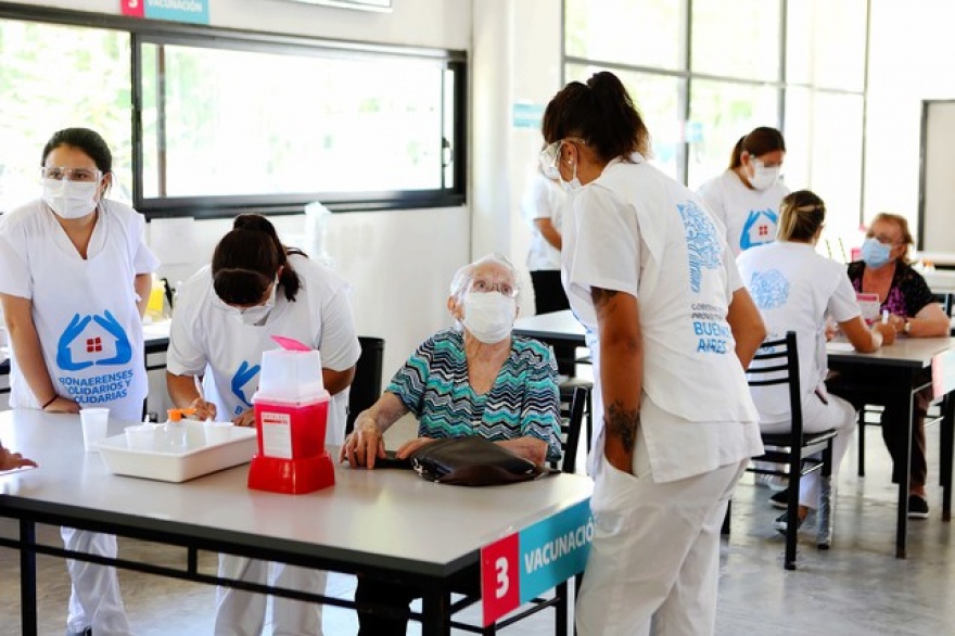 Ya funciona el vacunatorio contra el coronavirus en el Comedor Universitario de la UNLP