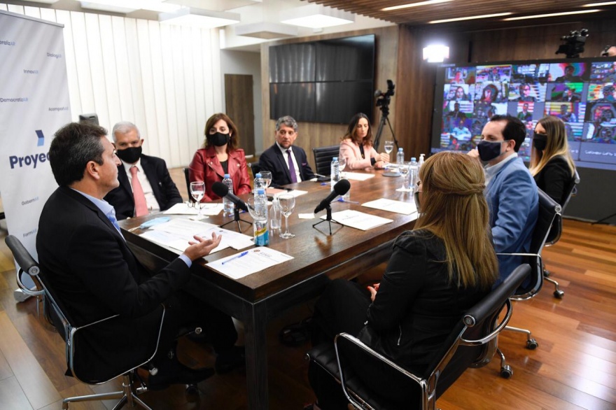 Massa: “Nuestra mayor contribución es construir ideas y políticas públicas sobre la base de consensos"