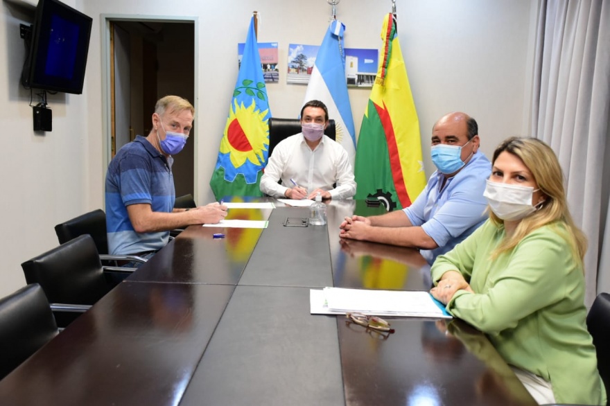 El intendente Watson anunció un 33,5% de aumento salarial para municipales