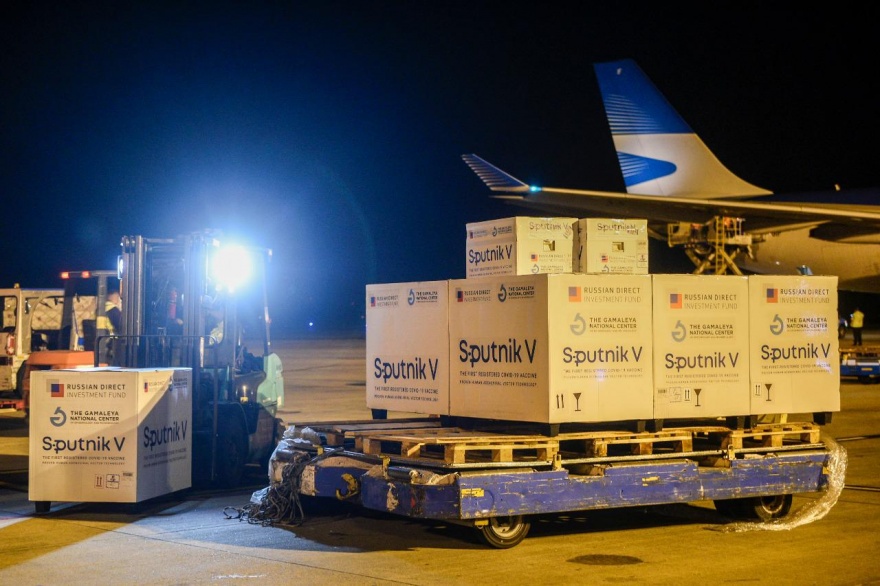 Llegaron 500 mil vacunas Sputnik V