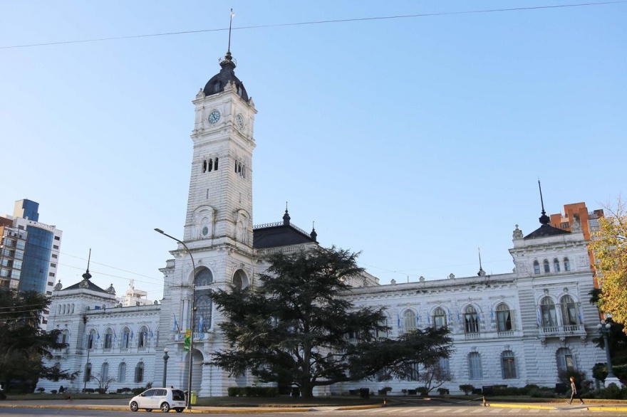 La Plata: Garro acordó un aumento salarial del 34% para los municipales