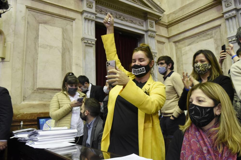 Es ley el proyecto que promueve paridad de género en medios de comunicación