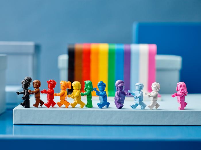 Todo el mundo es genial: el set de Lego que homenajea a la comunidad LGBTIQ+