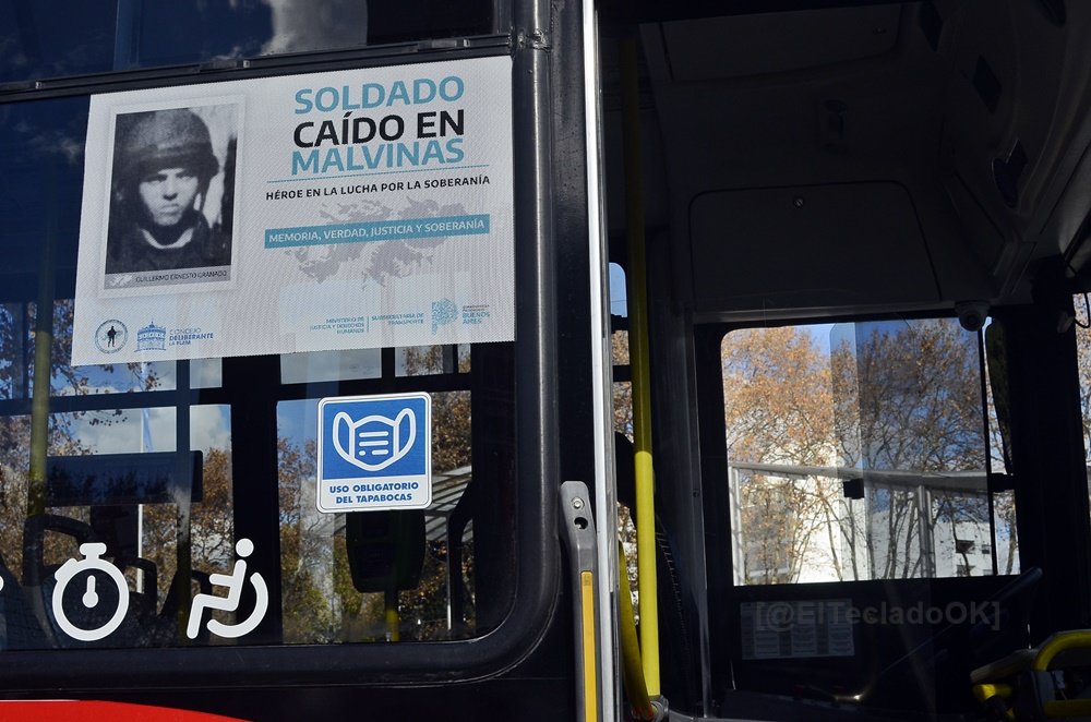 Desde hoy, los micros de La Plata homenajean a los caídos en Malvinas