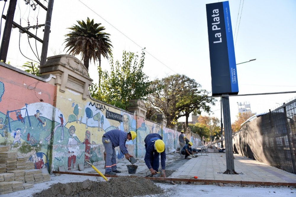 Por obras en la estación de trenes, trasladan las paradas de micro de avenida 1