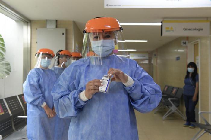 Más de 5 mil voluntarios para el ensayo que evaluará la combinación de vacunas