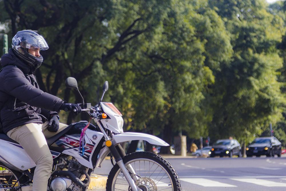En La Plata, implementarán estacionamientos para motos sobre la calzada