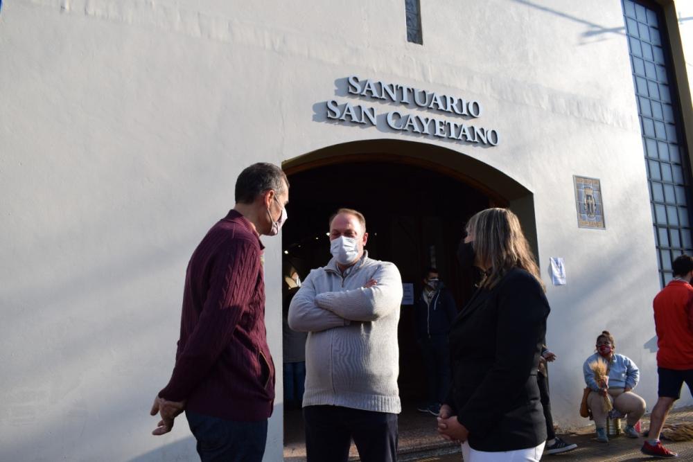 Escudero visitó el santuario de San Cayetano en su día
