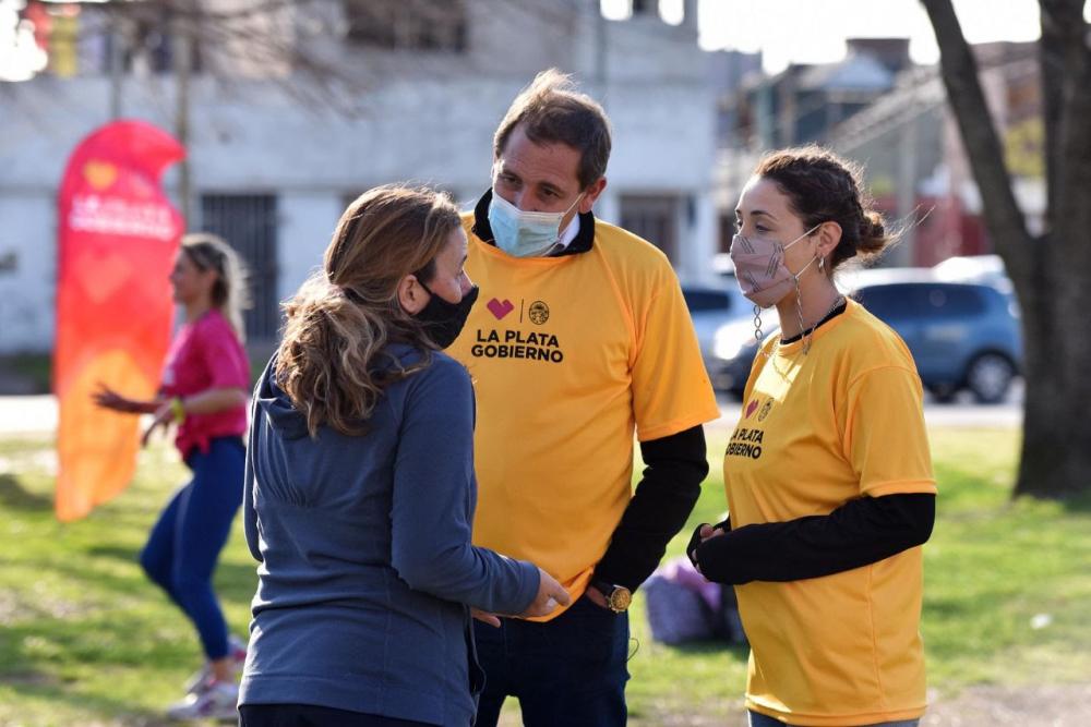 Garro y Quintero, junto a vecinos en una clase de “Ciudad en Movimiento”